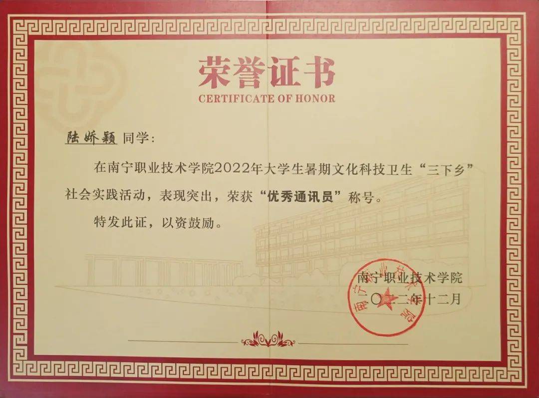 上海大学较高收费毕业证一样吗